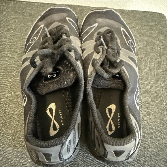NFINITY Vengeance Shoes in Black cheer 5.5Y - Picture 1 of 4